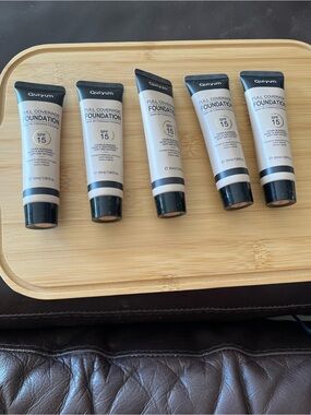 (NWT) Bundle of Five Full Coverage Foundation SPF 15 - Tan